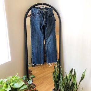 Levi’s dark blue cropped 505
